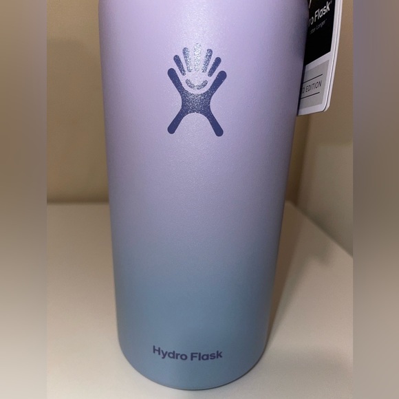 SPECIAL EDITION 32 OZ HYDRO FLASK - AURORA - Picture 2 of 3